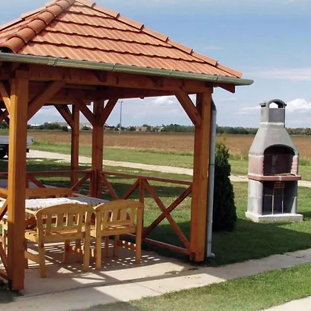 In - Nordtransdanubien 20390 Апартаменты *