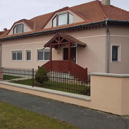 In - Nordtransdanubien 20390 Бюк