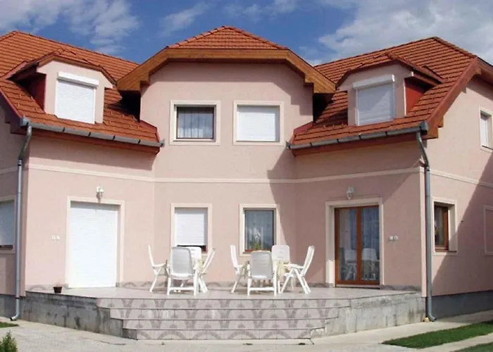 In - Nordtransdanubien 20390 Апартаменты Бюк